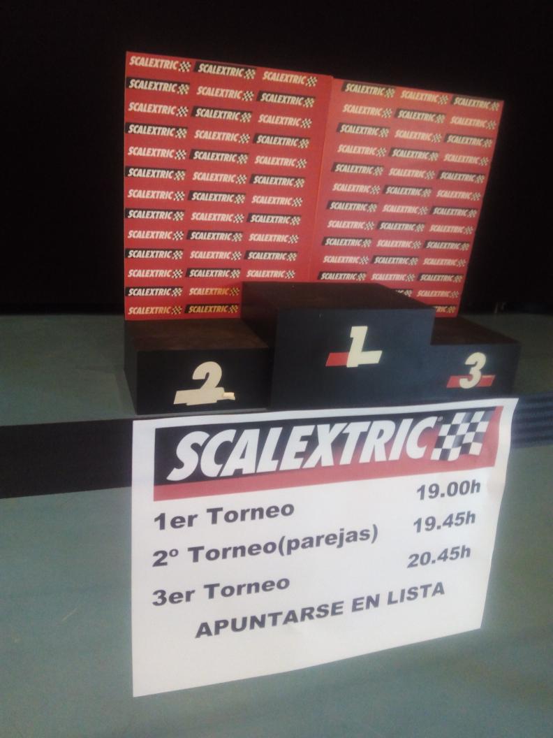 formulacampus's tweet photo. Comenzamos el 2º día de torneo de Scalextric que se está celebrando frente a la recepción. ¡Aquí tenéis los horarios! http://t.co/tLdE47wZgc
