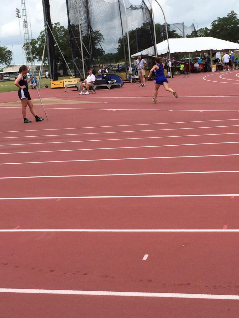 laurengranger11's tweet photo. Love watching my sister do her thing!💛💙💍 #stateee http://t.co/7SeFyaakJ1