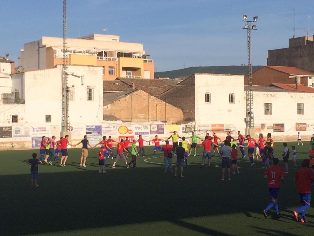 anpegar's tweet photo. La @UDCANALSOFICIAL es proclama CAMPIÓ de lliga!!! Ens vegem a la promoció!! http://t.co/0DuHfCpb24