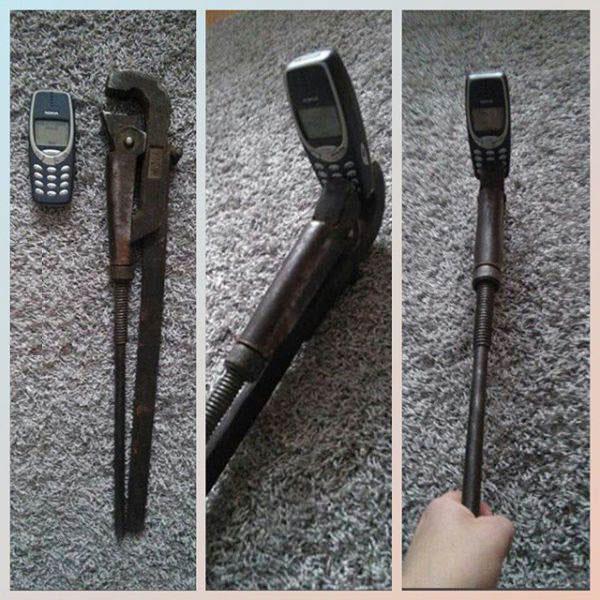 KaptanHindustan's tweet photo. Selfie stick for old nokia 3310 http://t.co/BE5nzGheaO