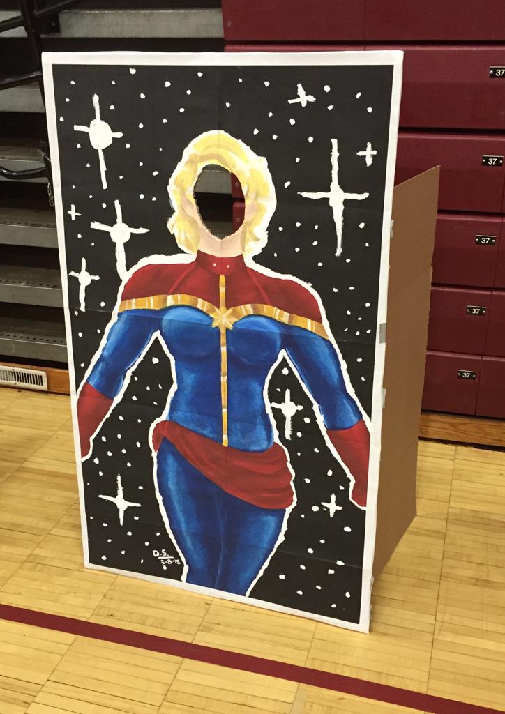 ComicBookShopDE's tweet photo. The awesome kids at the @PburgComicCon made these for photo ops. I think @kellysue  would approve! :) http://t.co/30xjZHOZuf