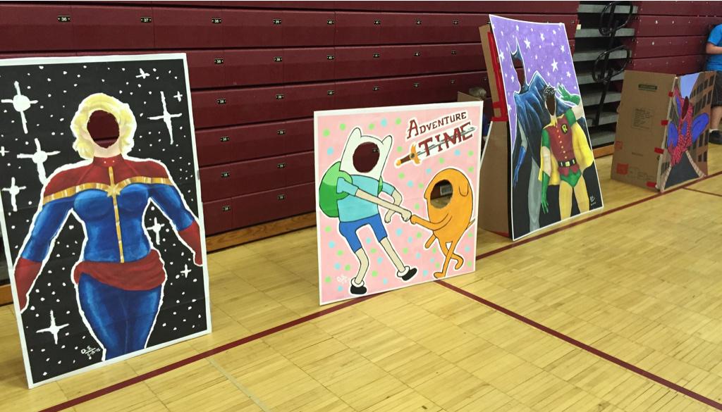 ComicBookShopDE's tweet photo. The awesome kids at the @PburgComicCon made these for photo ops. I think @kellysue  would approve! :) http://t.co/30xjZHOZuf