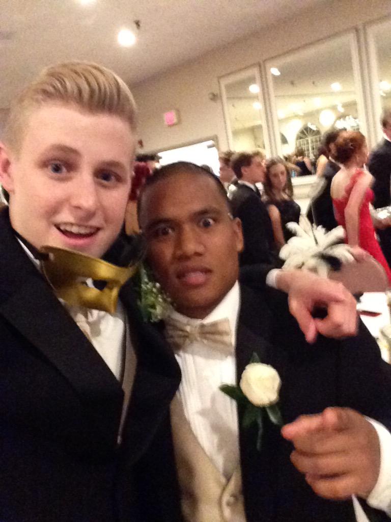 itsbigtylr's tweet photo. when @big_E2333 &amp; @andy_somerville take selfies on your phone http://t.co/hKOY6ia6LA
