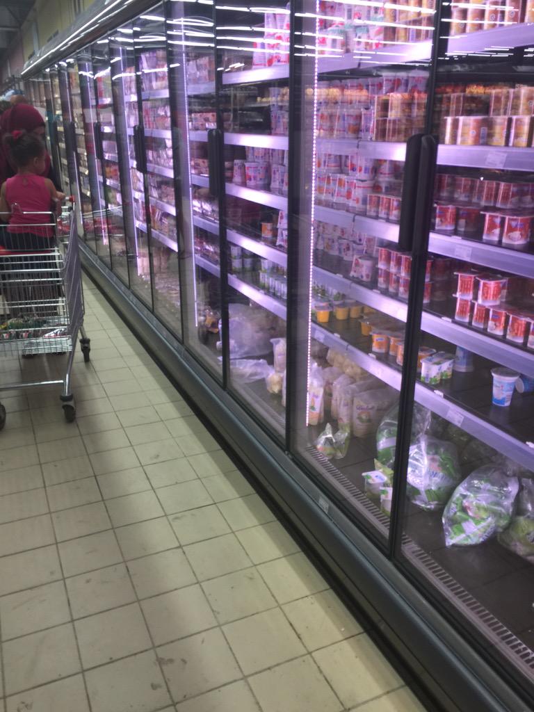 patricksword's tweet image. @patricksword 10 mètres de lineaire pour les yaourts et autres desserts crémeux...#JeWanda et #JeNote #SuperUDla