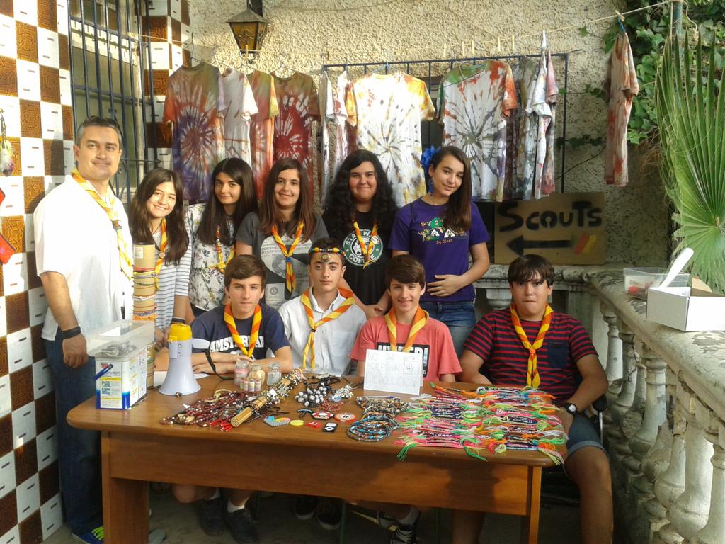 gs90BPeral's tweet photo. Y aquí nuestra esculta, sacando beneficio para su empresa #GS90 http://t.co/MQkZLMABN0