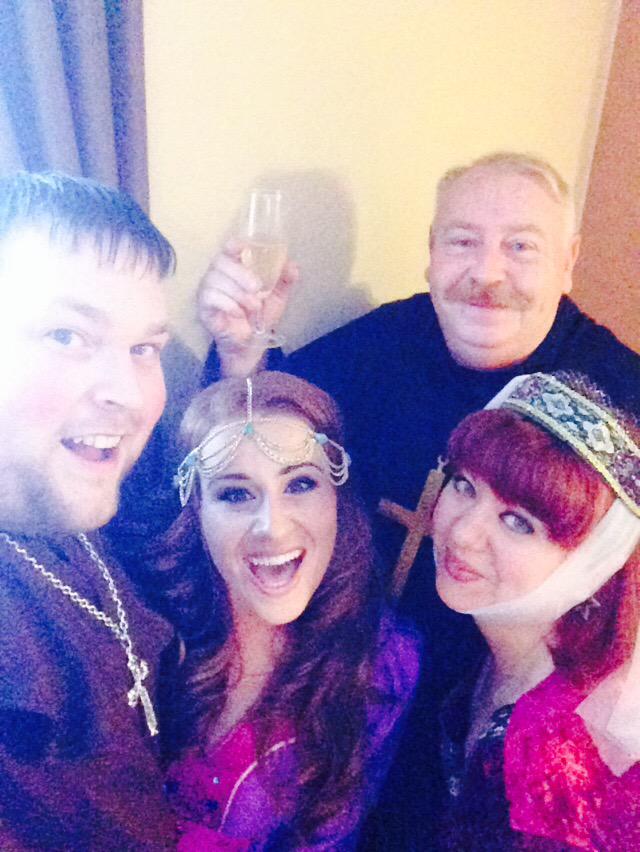 Ready for a medieval banquet with @clairelouisac and her dad! Hope they have medieval beans on toast! #gingernutters