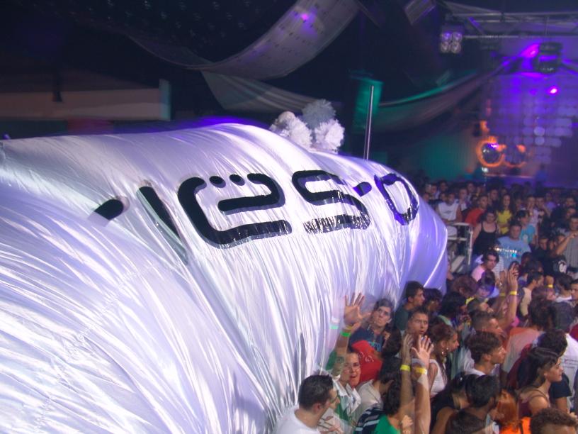 BYSTRESS's tweet photo. #tiesto #bystress Amazing vibe http://t.co/kcocqnSop6