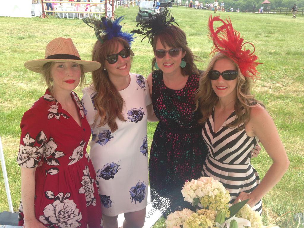 NfocusMagazine's tweet photo. Some of our Nfocus ladies having fun at #TNSteeplechase! Loving our @sunnyband fascinators. #NfocusHat http://t.co/hNL8DjPbuB