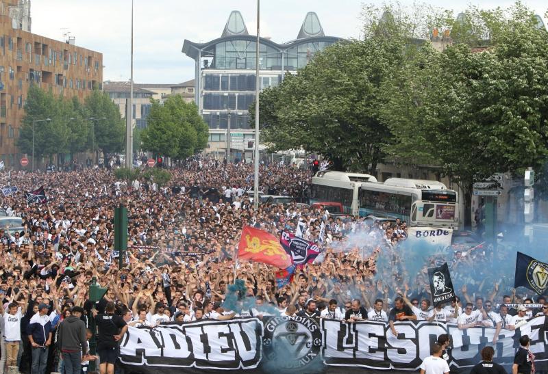 tribunes_foot's tweet photo. Dernier match des bordelais à Lescure #AdieuLescure #FCGBFCN #FCGN #FCN Comme prévu, #BrigadeLoire absente. http://t.co/ydV34PcXR0