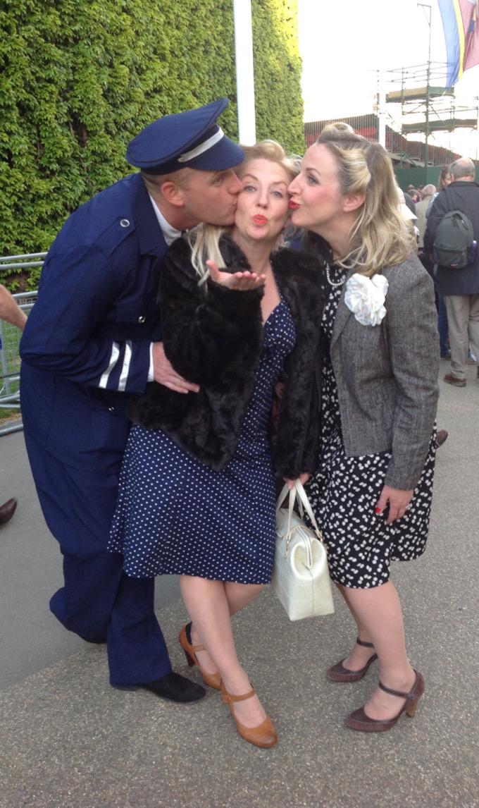PoppyLegion's tweet image. Polly, Lisa and Tim kissing for VE Day #kissforVEDay from #VEConcert #VEDay70