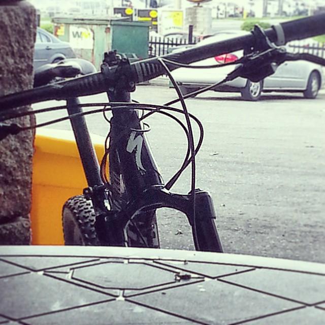 BikesbridgeBeer's tweet photo. #BikePorn #29er #Sram #Foxshock #RockShox #DownHill #Freeride #EnduroComp #specialized #Shimano #maxxistires by dam… http://t.co/llSPgaOsIv