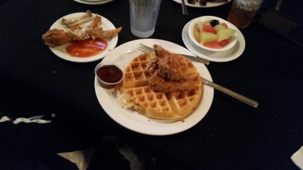 wadesworld32's tweet image. After a couple big wins boys need to eat #beansandcornbread