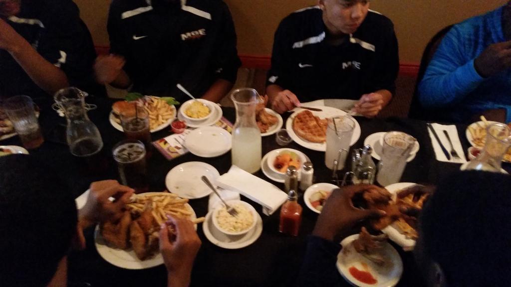 wadesworld32's tweet image. After a couple big wins boys need to eat #beansandcornbread