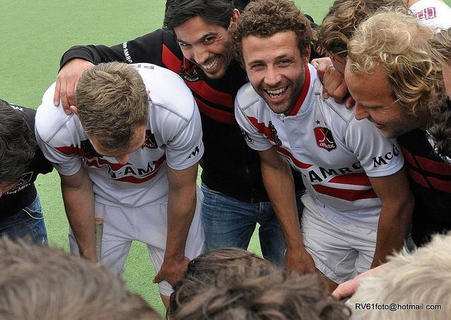 Matchday, erop of eronder!

Straks om 1545 <a href="/AHBC_heren1/">AH&BC</a> <a href="/MHCOranjeZwart/">MHCOranjeZwart</a> in Eindhoven

Ook LIVE op <a href="/NOSsport/">NOS Sport</a>