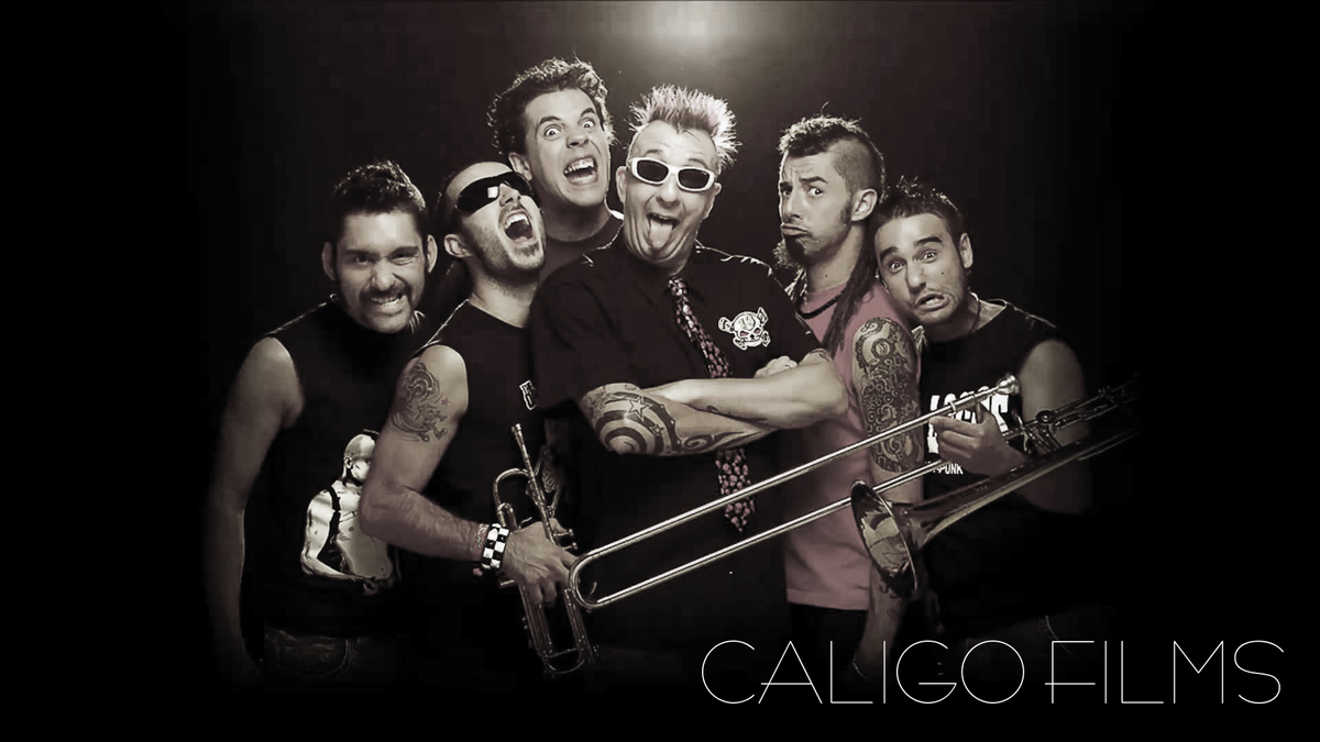CaligoFilms's tweet photo. Preparando las cámaras para el recital de The Locos! la banda del cantante de SKA-P ! #sape! #caligofilms http://t.co/vraptOOIOW