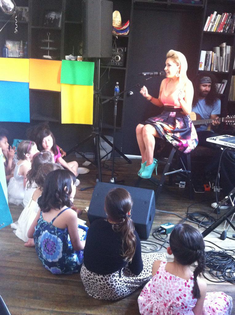 UMusicians's tweet photo. .@ANASTASIAAmusic performing at her #aasecretevent #SIYEP #SomethingInsideYou http://t.co/Zvyz6j2VGP