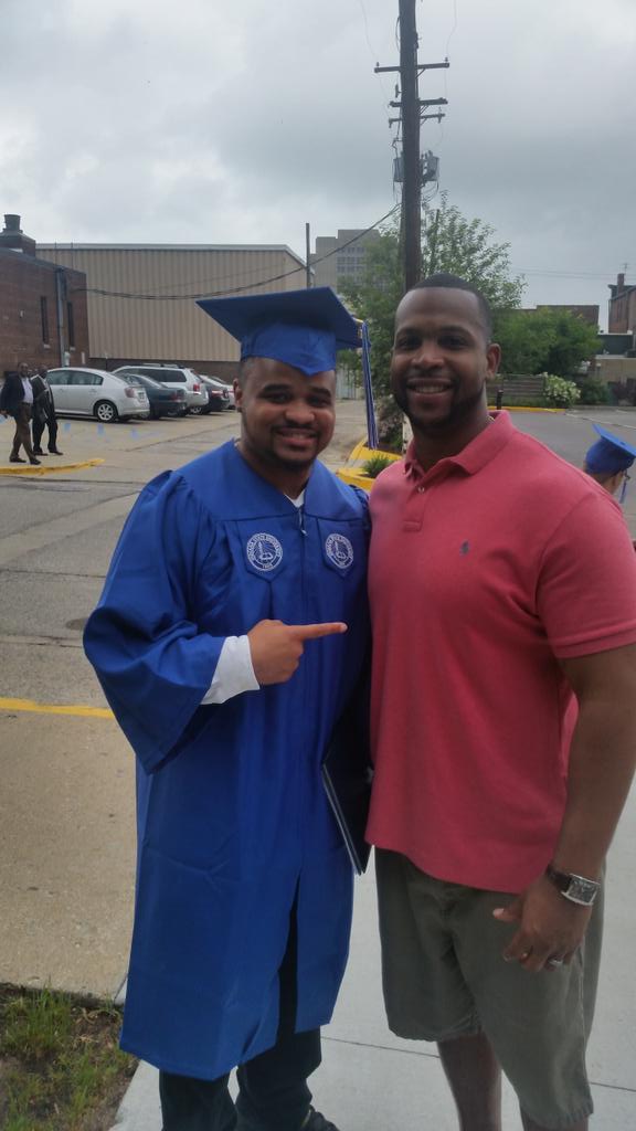 CoachJ_Everett's tweet photo. Proud of Buck Logan!! Congrats on the graduation.. Love you man!
#SycStandard #B.O.B #SycRBs #MVP #ProudCoach http://t.co/VaLGbnqYM4