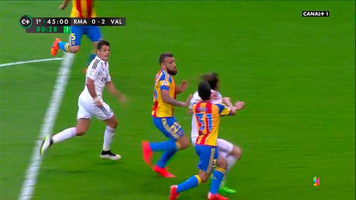 MPlusDeportes's tweet photo. Mi nombre es Diego Alves y soy especialista en parar penaltis. Se lo paró a Cristiano. http://t.co/8rdsMSBmRO