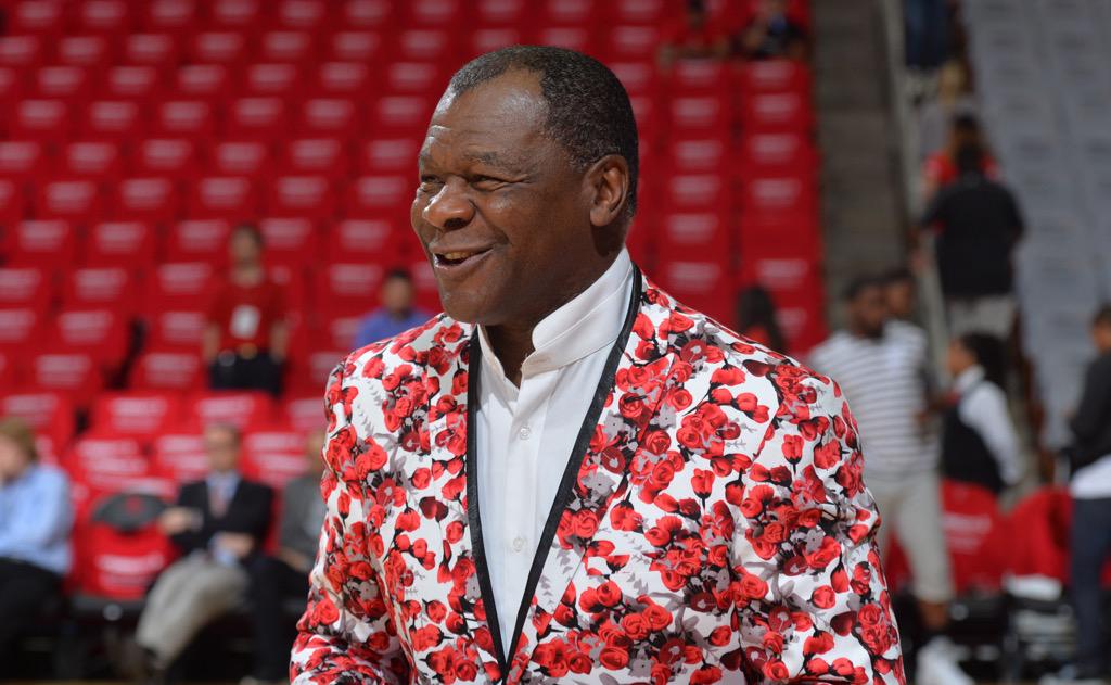 Happy Birthday to Hall-of-Famer Calvin Murphy. His suit game is always strong. 