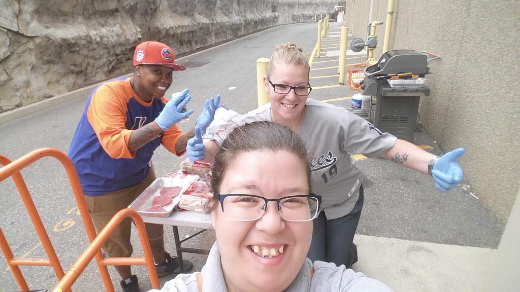 MeganStarNJ's tweet photo. Having fun cooking for 0959 @JahnJoyce @MattKeatinghd  @SoniaDacm121003 http://t.co/DmeUEFd6CY