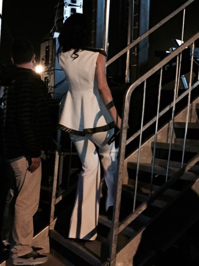 isikfest15's tweet photo. Veeee @handeyener sahneye çıkıyor!! #isikfest15 http://t.co/gaeDWbSTle