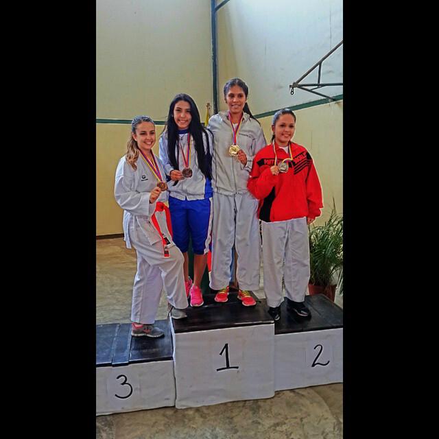 raeguarita's tweet photo. @Laprensabarinas Andrea Valera 16 17 años -59kg medalla de bronce ! Convocada al Suramericano de Karate en Chile !! http://t.co/lUnegXpPwE