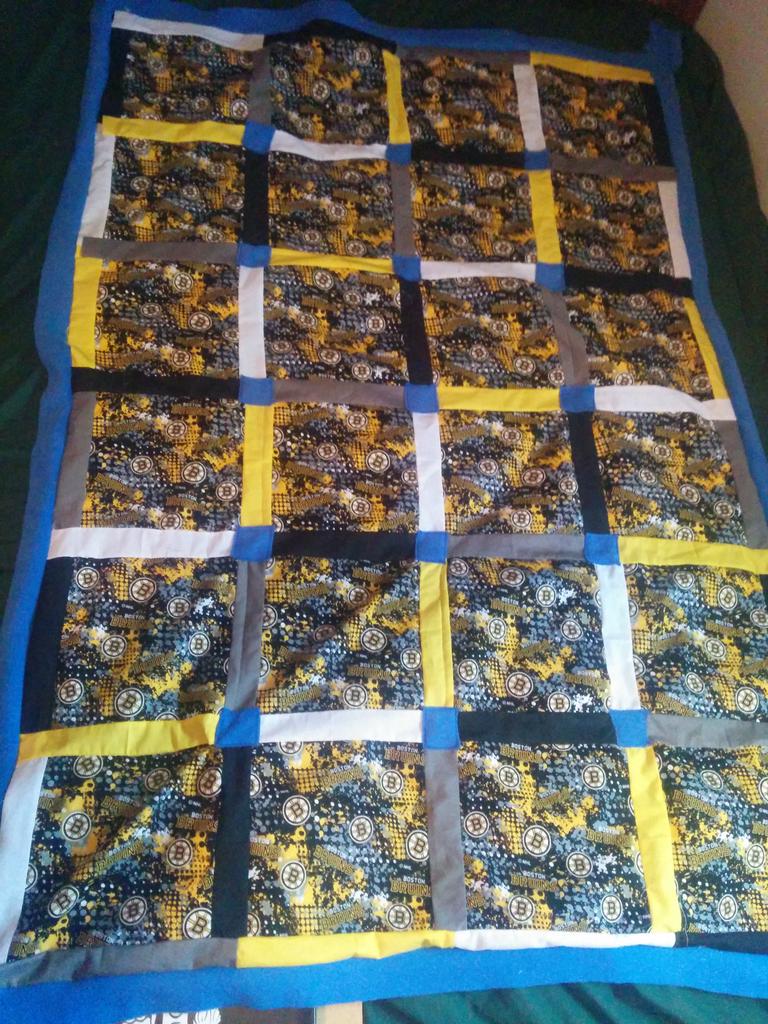 MissValandrah's tweet photo. #wip #bruins #quilt for my sister's #baby http://t.co/fPg0SoqJue