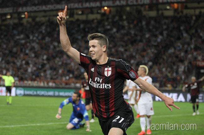 MIPandeglang's tweet photo. "@MIBerau: Marco Van Ginkel !#MilanRoma http://t.co/IlzdarQsNc"