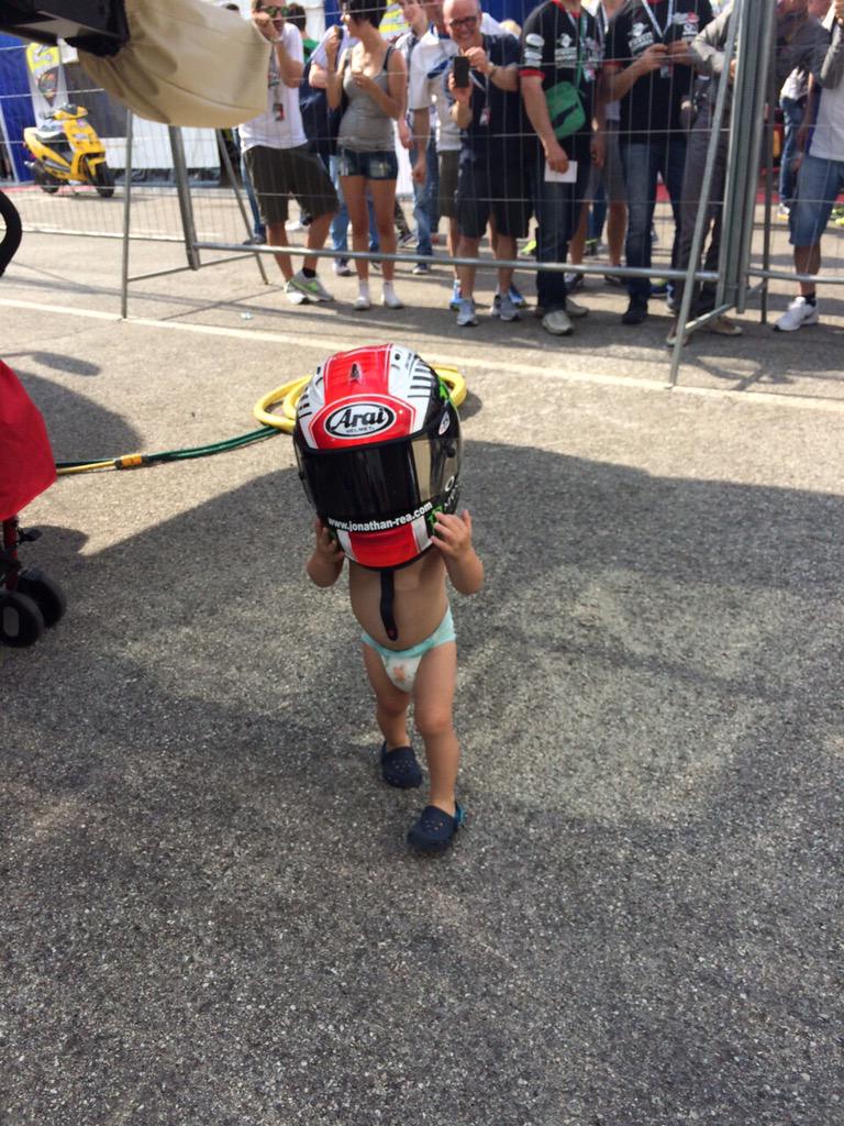 masgasmoto's tweet photo. RT @jonathanrea: The Stig, drawing a small crowd earlier! #JakeElijah http://t.co/xKYT7360L7