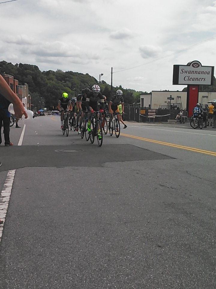 LUcycling's tweet photo. LU looking strong in the break with about 17 seconds on the field http://t.co/FNoDYk0X5m