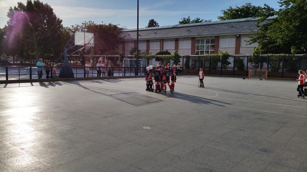 CDAlamedaOsuna's tweet photo. #Hockey Prebenjamin gana 2006 3 a 0 #majadahonda.
Primero de la Liga Regular.
Ahora #FFour
#VamosAlamedaHockey http://t.co/fUoAQvCYSe