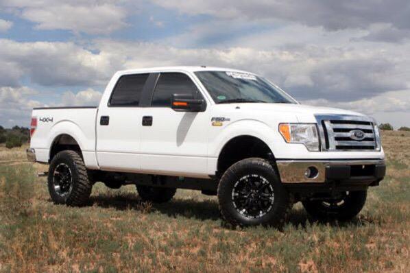 causewecountry's tweet photo. #CountryDiscussion
Retweet for Chevy
Favorite for Ford http://t.co/QPaGB45ziY
