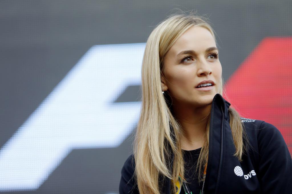 CarmenJorda's tweet photo. Increible el recibimiento de los fans!Ultimas preparaciones con @Lotus_F1Team y todo listo para la carrera #GPEspana http://t.co/HoyZaUG15M
