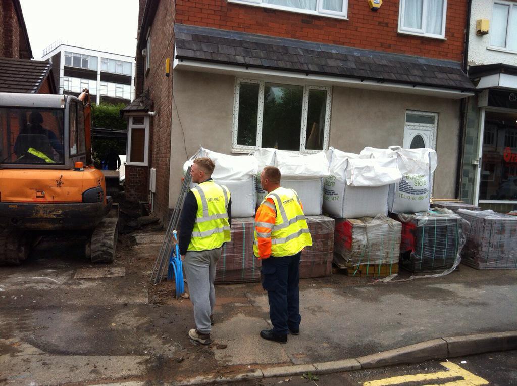 redlinedevelop1's tweet photo. Big rip out / prepping to be ready for a 6000+ #Blockpaving job tomorrow in #Cheshire
http://t.co/gf9OeH0CKa 💪 http://t.co/AOvsJdkgDC