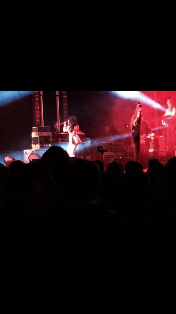isikfest15's tweet photo. @handeyener hareketli başladığı konserine slow şarkılarıyla tam gaz devam ediyor! #isikfest15 #festivaldeisikvar http://t.co/JBvZsO9cLK