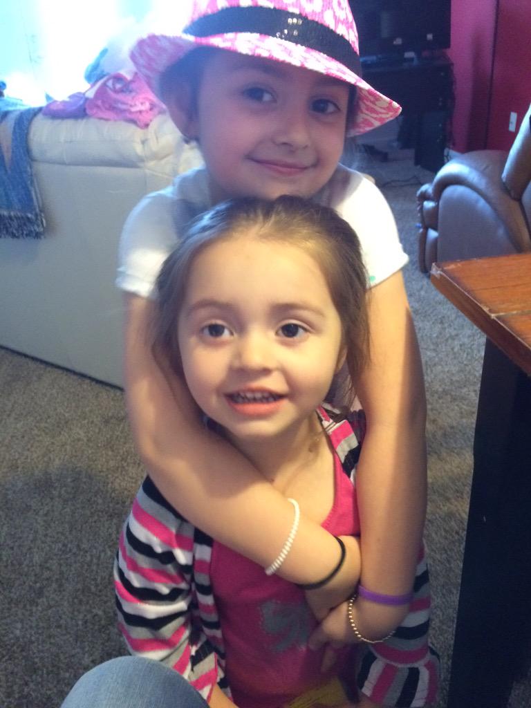 xmrshall's tweet photo. My beautiful Grandaughters! My oldest loves her hats just like Noni! http://t.co/9tvZU0pPFA