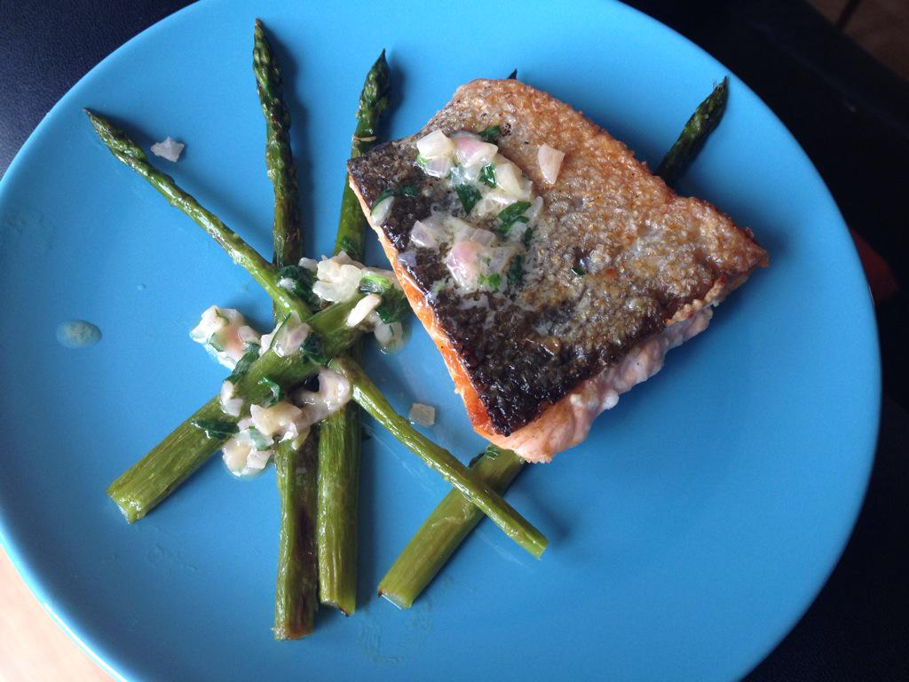 Geetly's tweet photo. Wild salmon with asparagus and herb beurre blanc by yours truly - My first time at both making and eating fish! http://t.co/8fLEDlqlSE