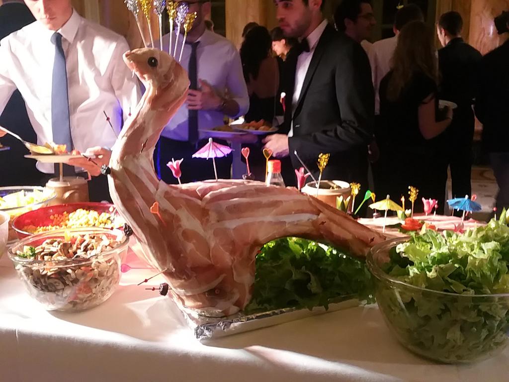 AymenNejj's tweet photo. @N7Consulting que le dîner du Gala commence! #CNE15 http://t.co/wNCEKXiJxM