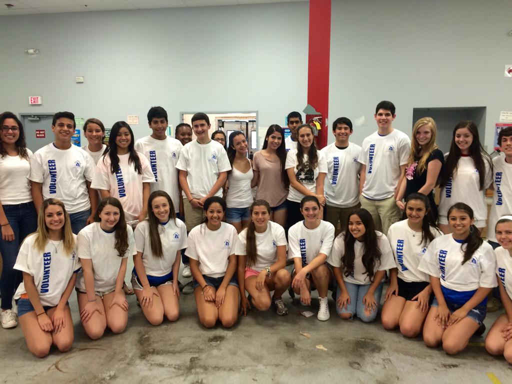 cbhsnhs's tweet photo. We had a great time today at Life4Net packaging food for the needy! See you all soon for the general meeting! http://t.co/eoFq0KdfUy