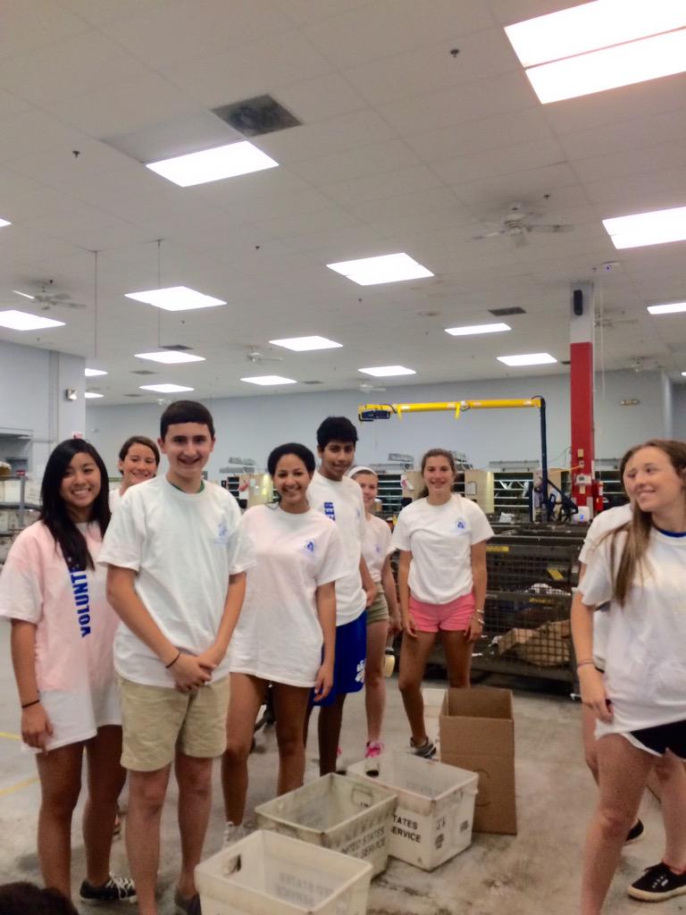 cbhsnhs's tweet photo. We had a great time today at Life4Net packaging food for the needy! See you all soon for the general meeting! http://t.co/eoFq0KdfUy