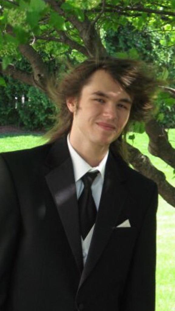 EdwardUVaughn's tweet photo. My beauty ready for prom. <3 @Jordy__Vaughn http://t.co/JSLXwpmv8w
