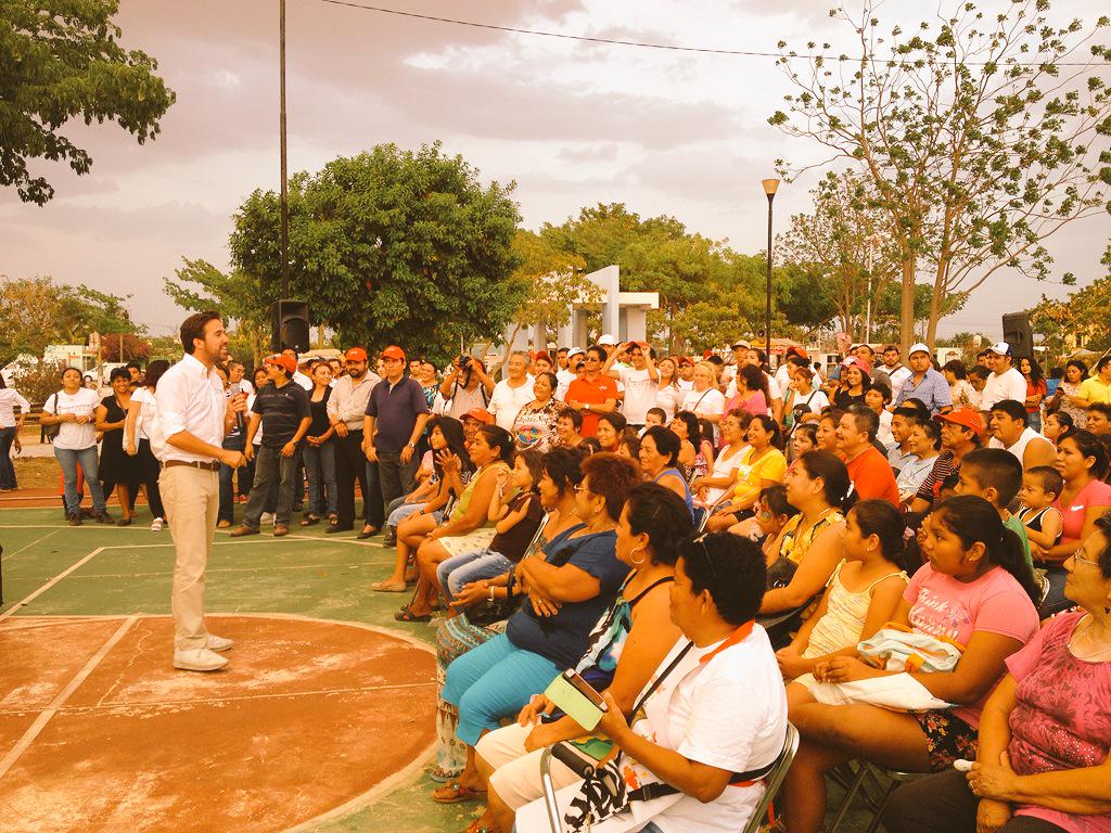 PabloGamboa_MX's tweet photo. Con @NerioTorresA y @veronicacamino finalizamos Brigada Comunitaria. #ConfianzaSePagaConConfianza #PabloDiputado http://t.co/BoZ2Y1Tgsf
