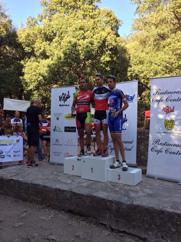 JeromofullGas's tweet photo. @THEJAMONERO @PCanyellas @NinerBikes como pilotamos y disfrutamos..!! #bunyolapower #bibaelmontanbay http://t.co/vLRCXodnDL