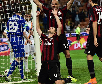 Info4_Milanisti's tweet photo. Lakukan selebrasi usai cetak gol ke gawang Roma, Destro akui itu untuk sang kakek yang baru saja meninggal http://t.co/hRgsfQsnRD