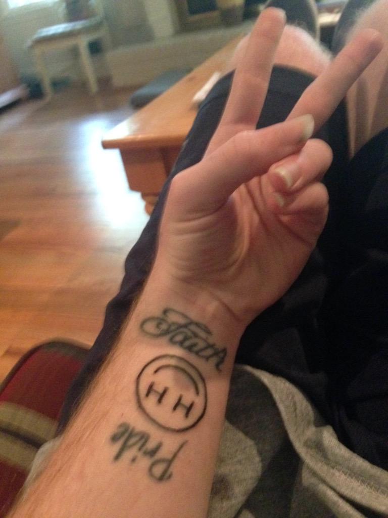 Will Cyrus tweet media