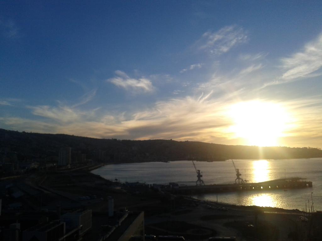 KriegerFenixAAA's tweet photo. #Valparaiso #Cerros #AscensorBaron #Atardecer http://t.co/q5UD3xDxkB