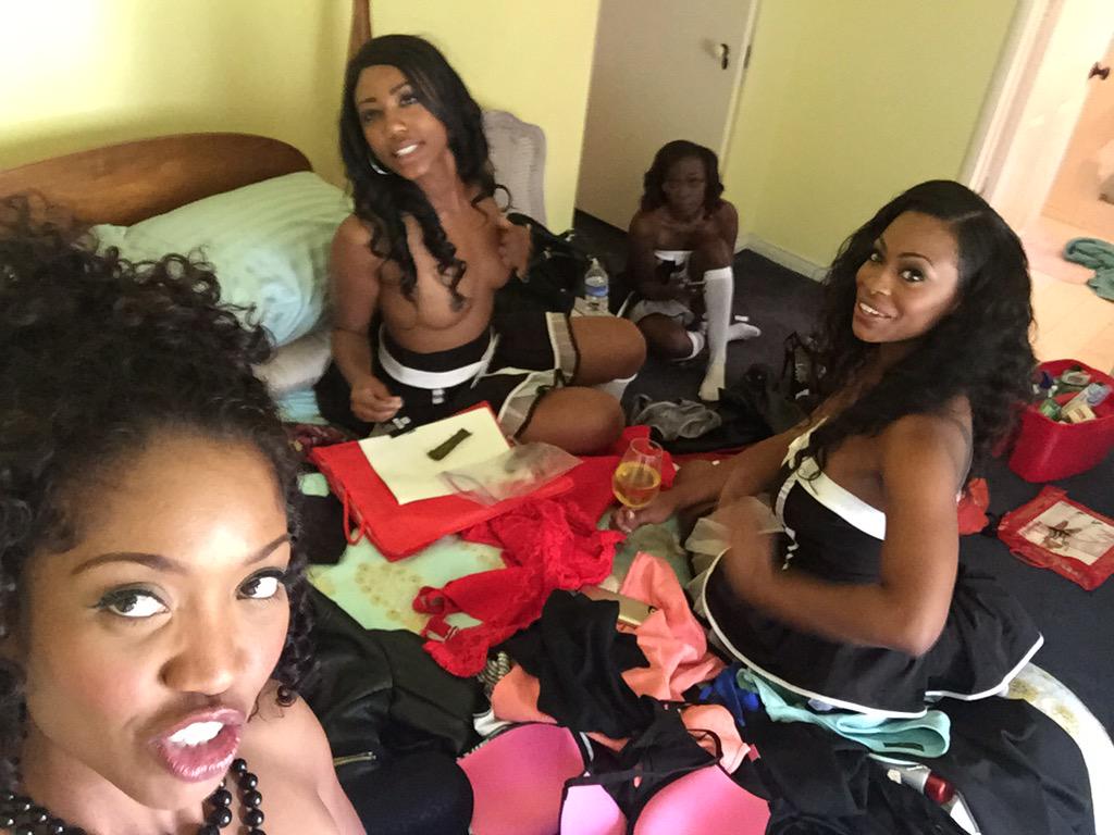 Hoes on set gettin right #rollinone #drinkinchampagne @chanellheartxxx @Only1ToriTaylor #LotusLain @bella_dollxxx http://t.co/w2jgVFuEHC