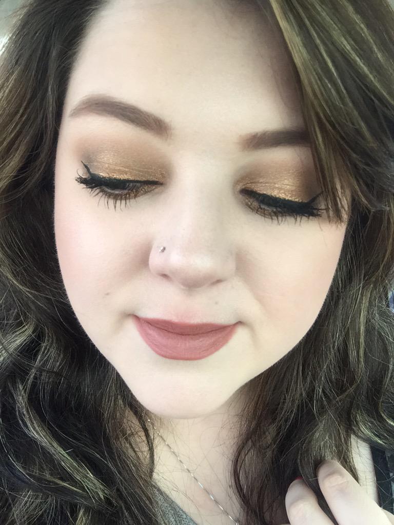 brmac16's tweet image. Wearing @KathleenLights1 quad from @ColourPopCo 😍❤️ #soinlove