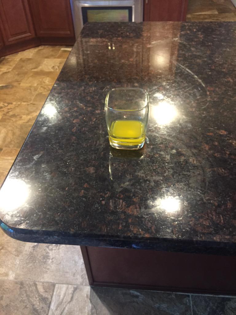 KarenLynnM's tweet photo. Ok happiness lasted for under 5 min. Already left her glass out??? Wtf? #onefreepass @hayleymulee http://t.co/TlEkQxeoEB