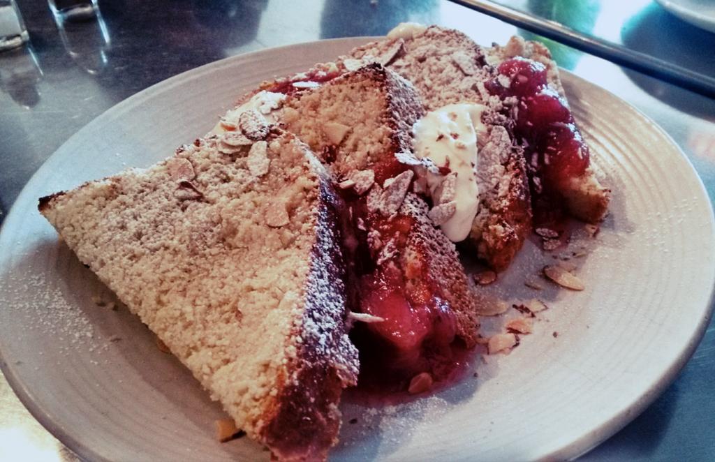 gaddamsh's tweet photo. Amazing almond brioche French toast.. #lulacafe http://t.co/dCMsc4Guhk